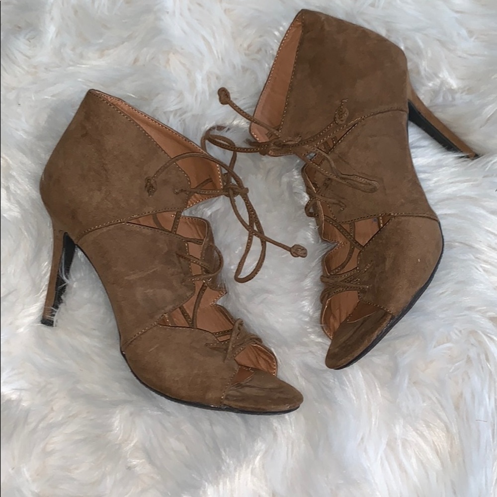 Suede olive green bootie
